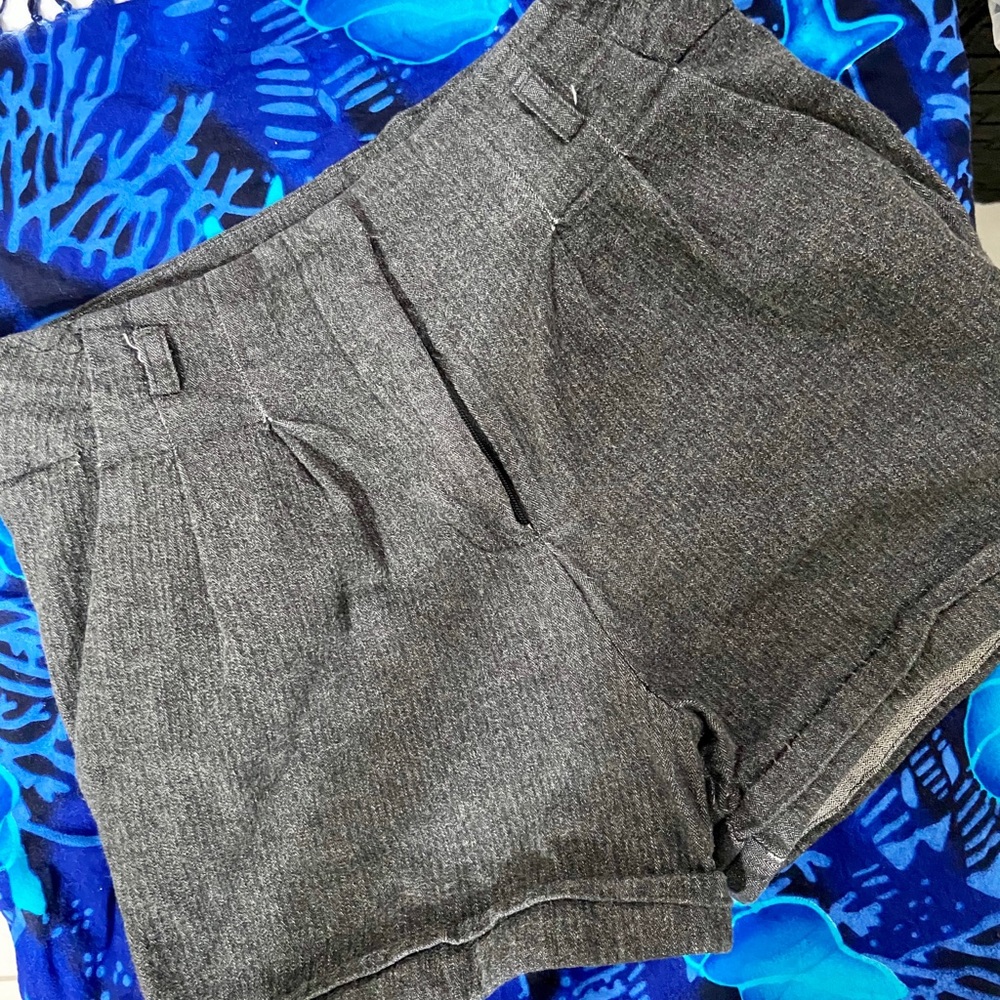 H&M pinched gray shorts